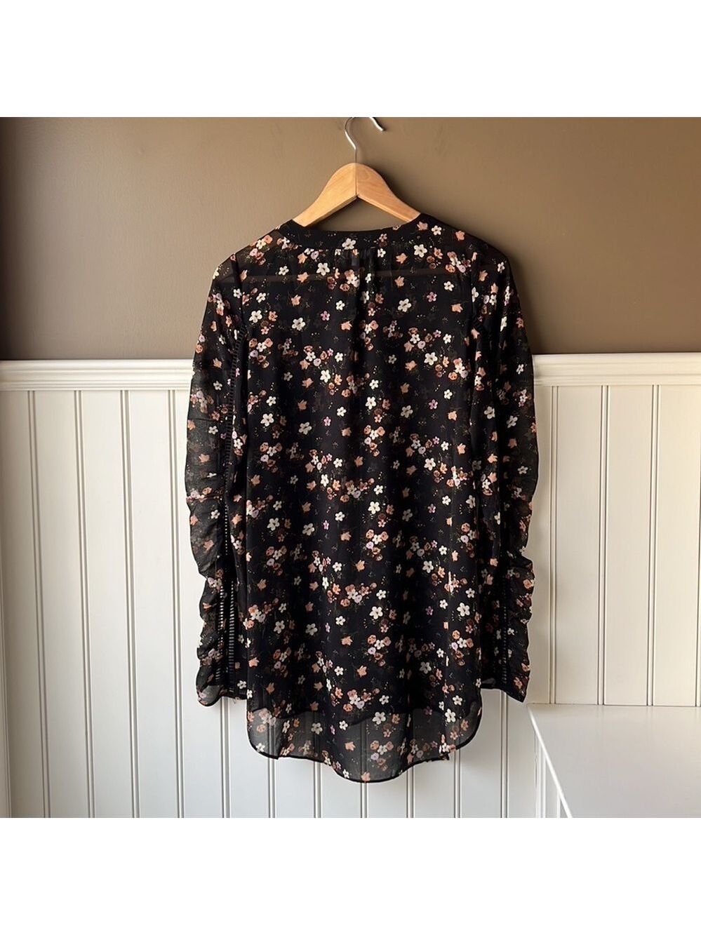 Camber & GRACE Black Floral Sheer Cut Out Sleeve Tunic Small - Picture 10 of 11
